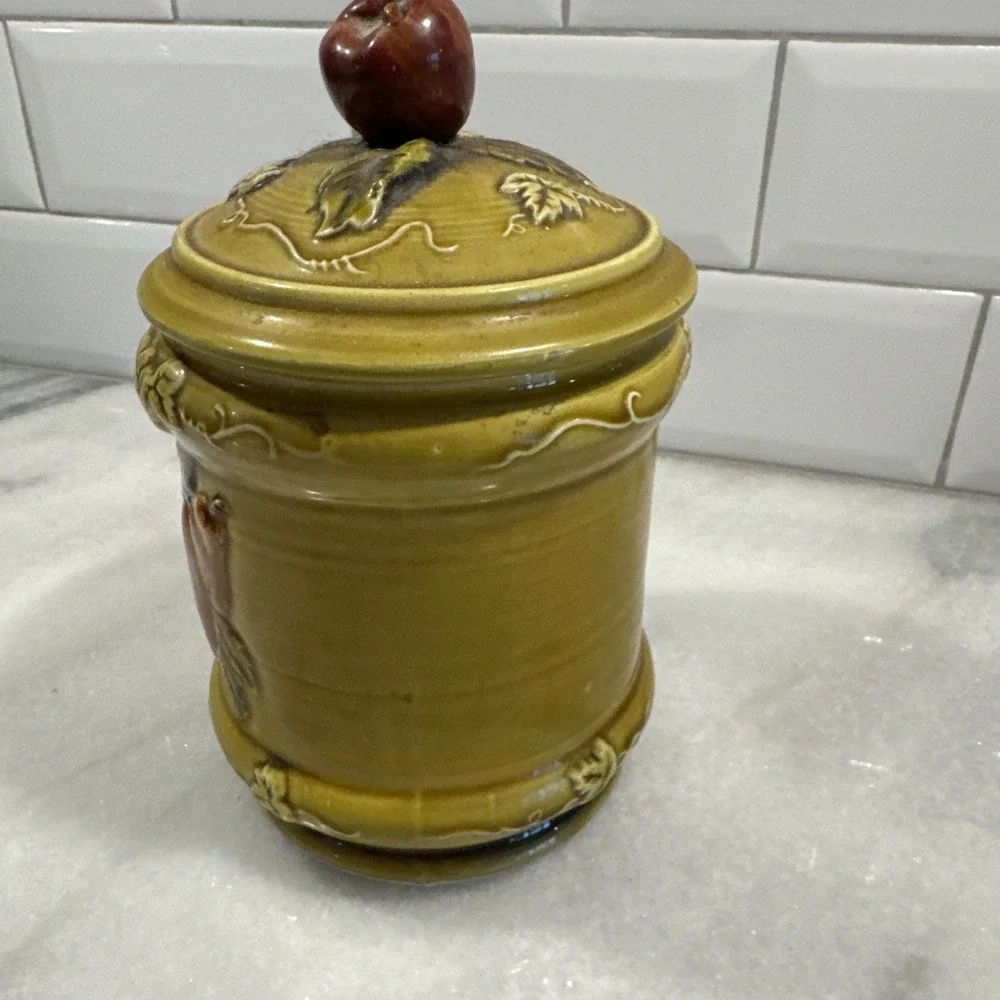 Vintage Geo Z Lefton Green Ceramic 3-D Embossed Canister w/ Lid Fruit Apple Pear